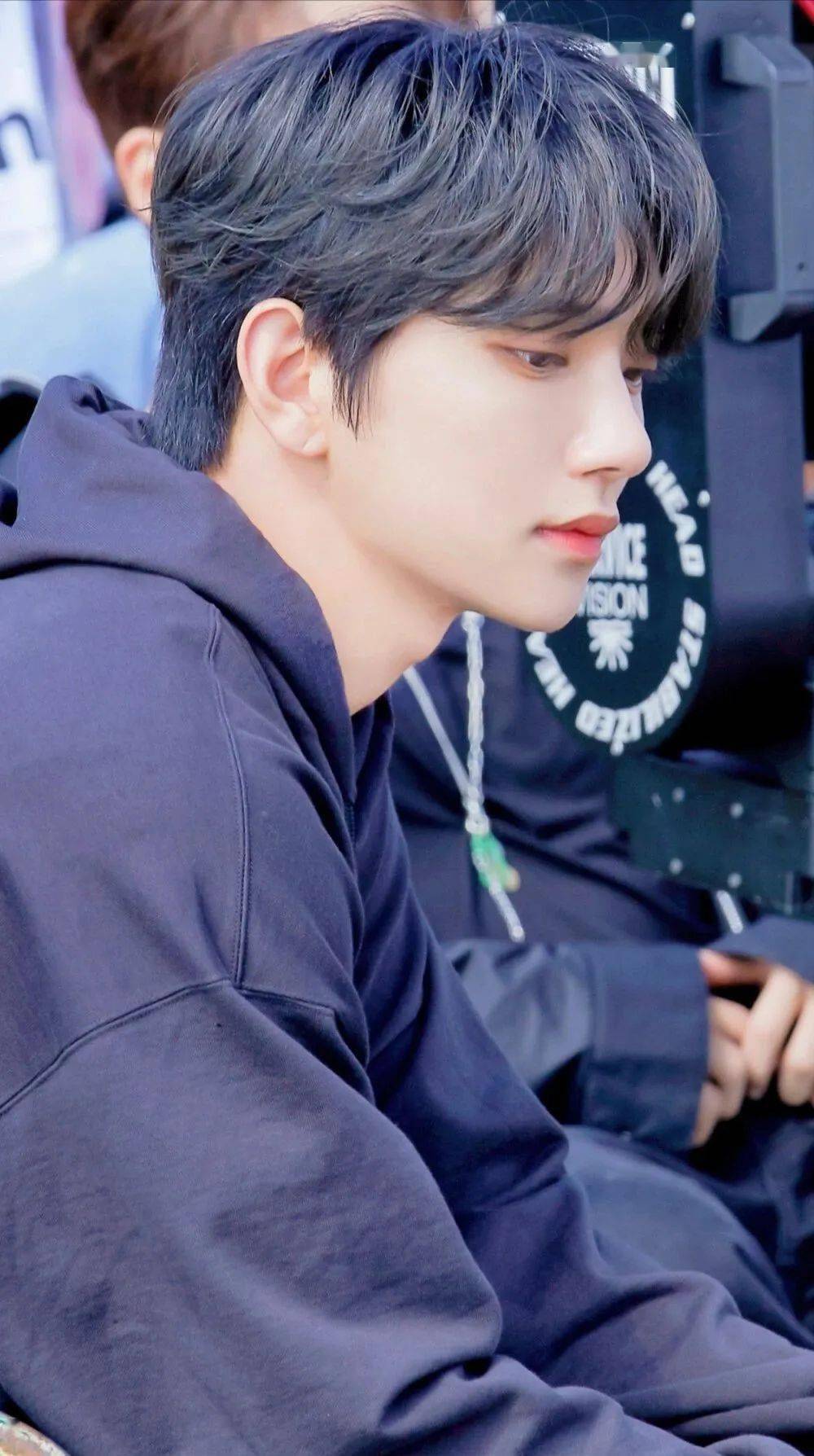 手机壁纸seventeen洪知秀