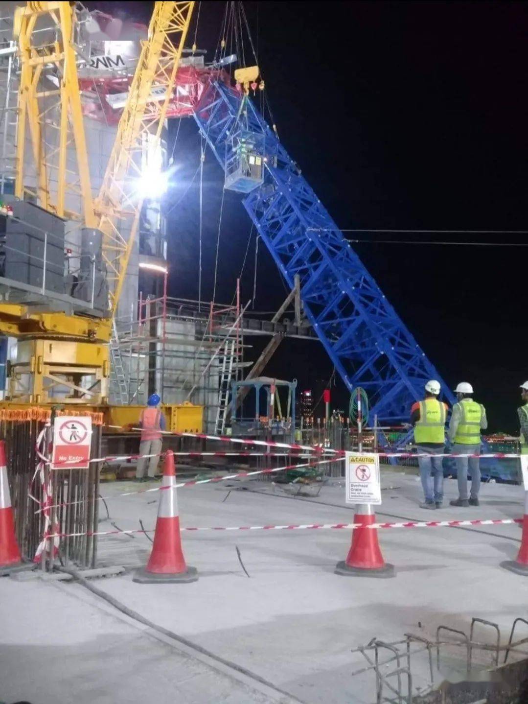 突发12月8日宁波杭州湾一在建工地发生塔吊倒塌事故