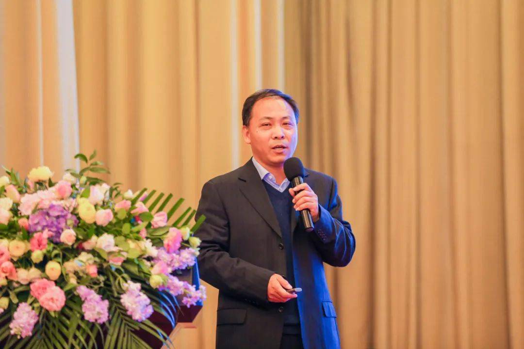 太原市龙城发展投资集团有限公司党委书记,董事长刘鹏飞作《城投公司