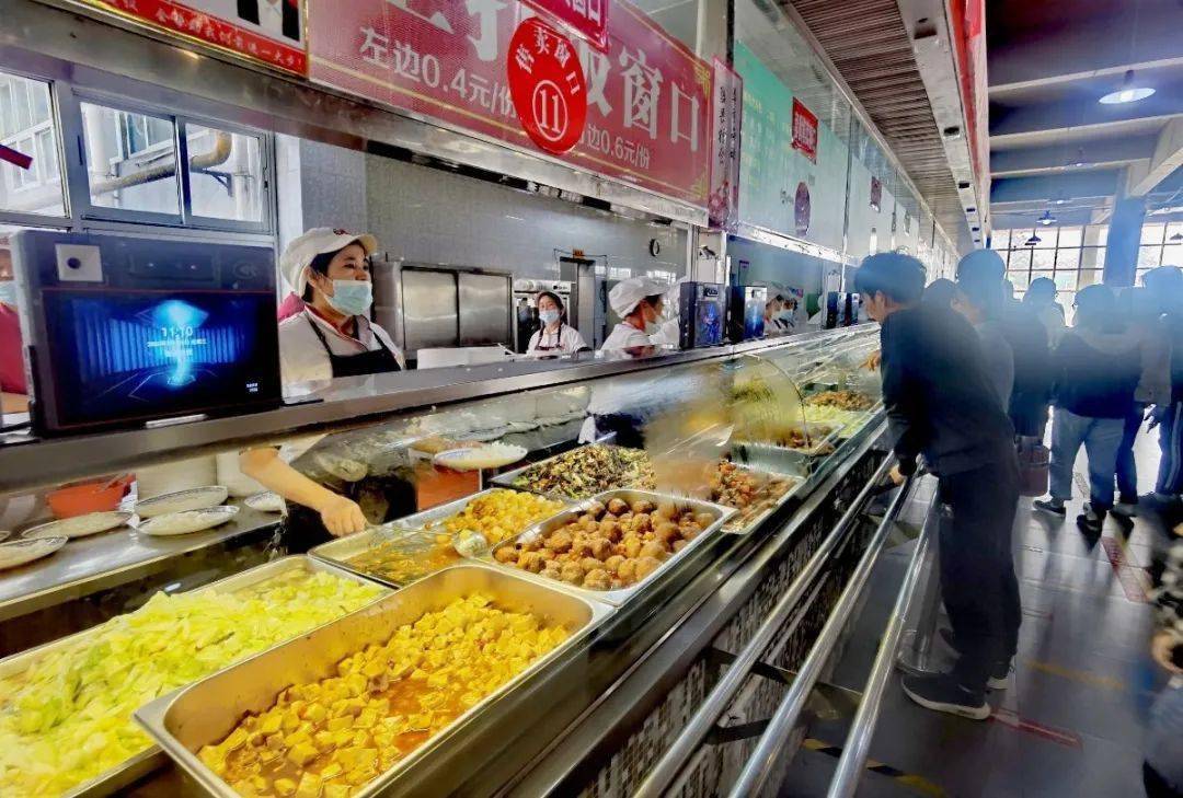 的午餐飞奔向食堂干饭人拿起书包另一场战争的号角吹起下课铃声响起11