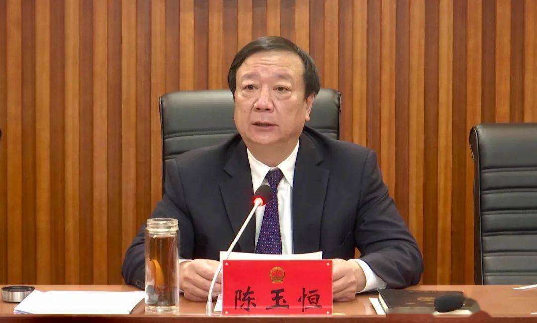 区人大常委会要按照中央和市委,区委的部署要求,迅速掀起学习宣传热潮