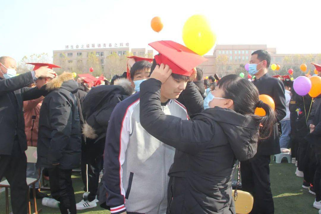 十八而志铸梦未来临沭一中隆重举行高18级十八岁成人礼暨期中表彰大会