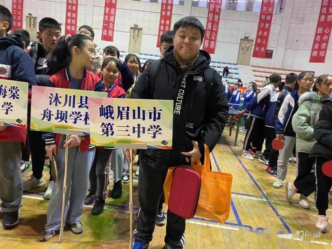 峨眉三中学子真牛连拿三个冠军