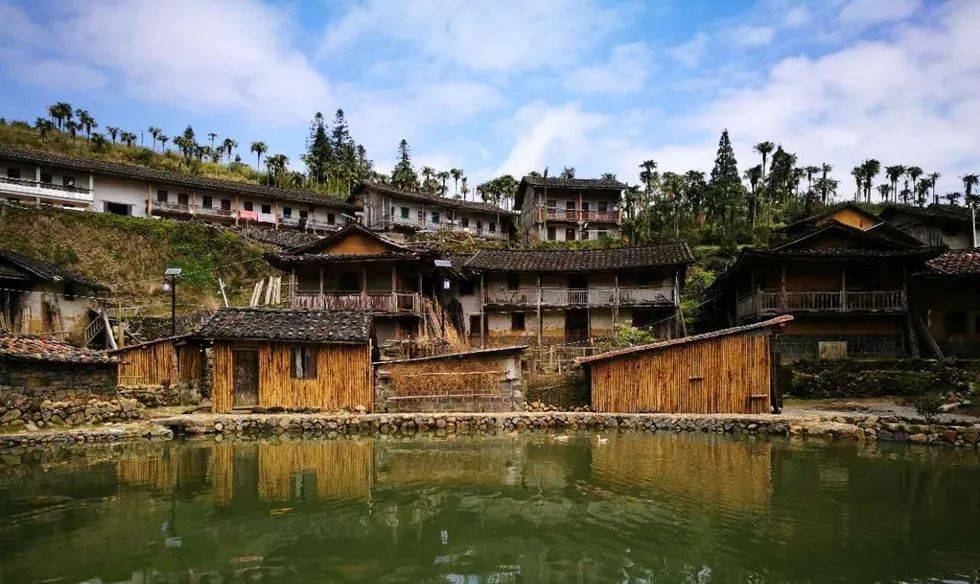 走进长坑村,与云雾结伴行,乡村新闻官带你探寻云端上的古村落