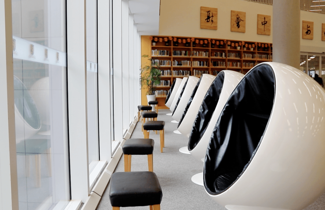 神仙湖畔最宜读书港中大深圳图书馆的打开方式是