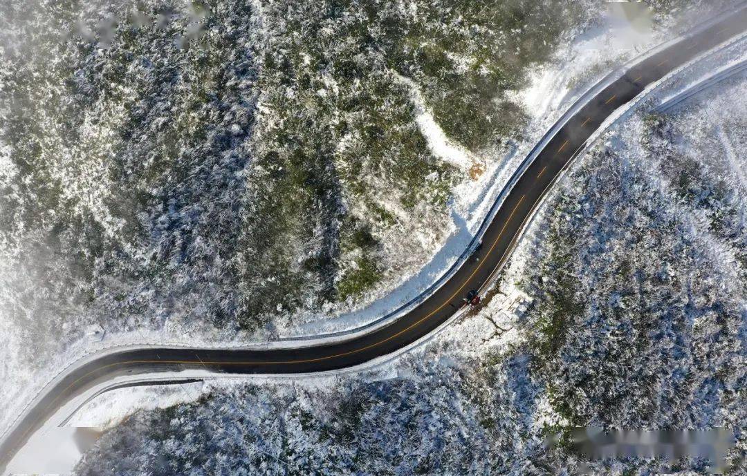 航拍丨那人那路冬管下的国道108线泥巴山段