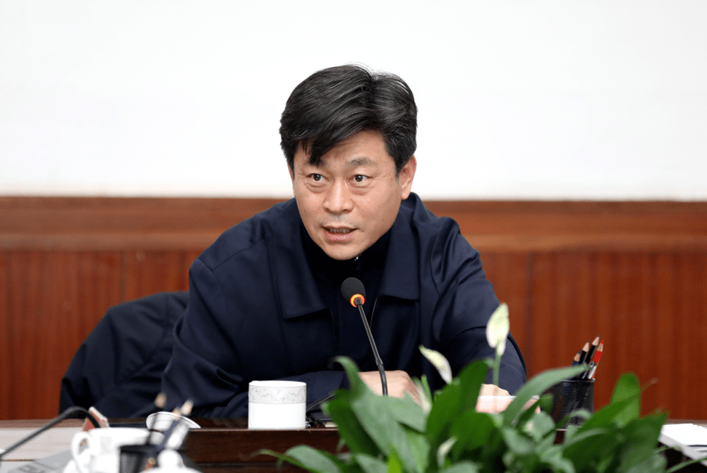 李哲在区委财经委员会第四次会议上强调坚持问题导向以结果论英雄全力