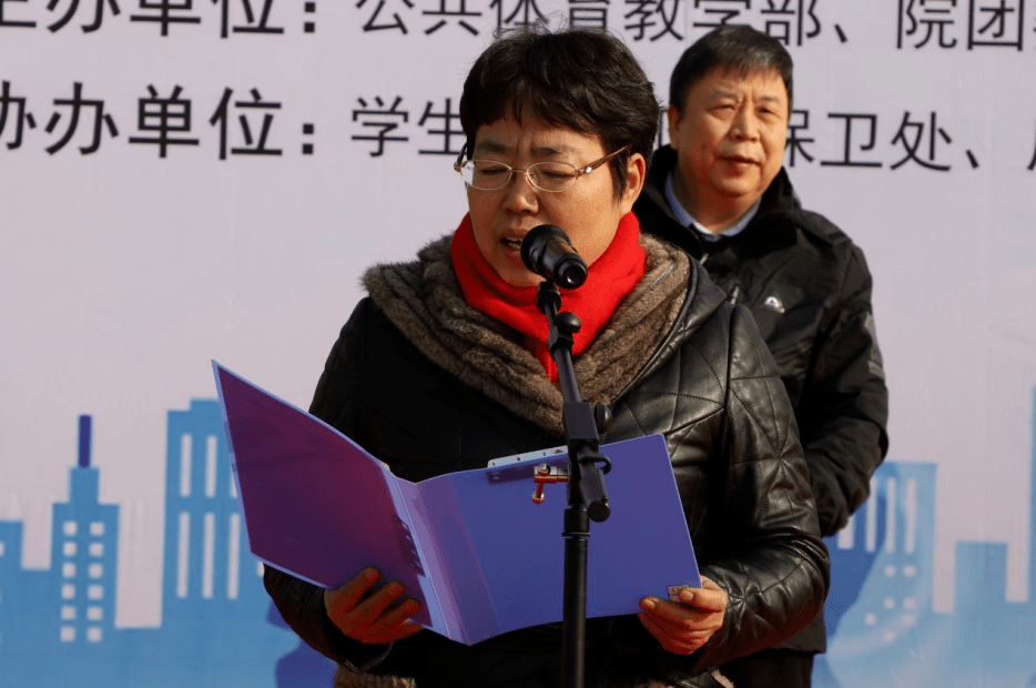 开幕式上,党委副书记康晓红发表了热情洋溢的致辞,她