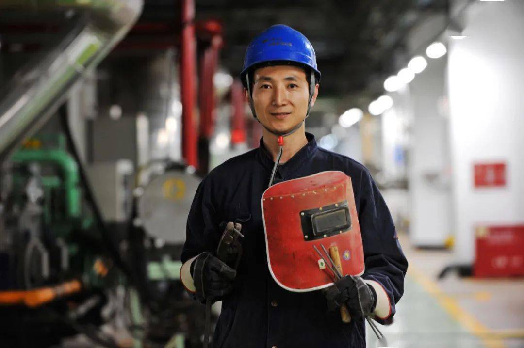 中国邮政呼和浩特市分公司 杨小龙 这群人中 有些人 在面对危险和死亡