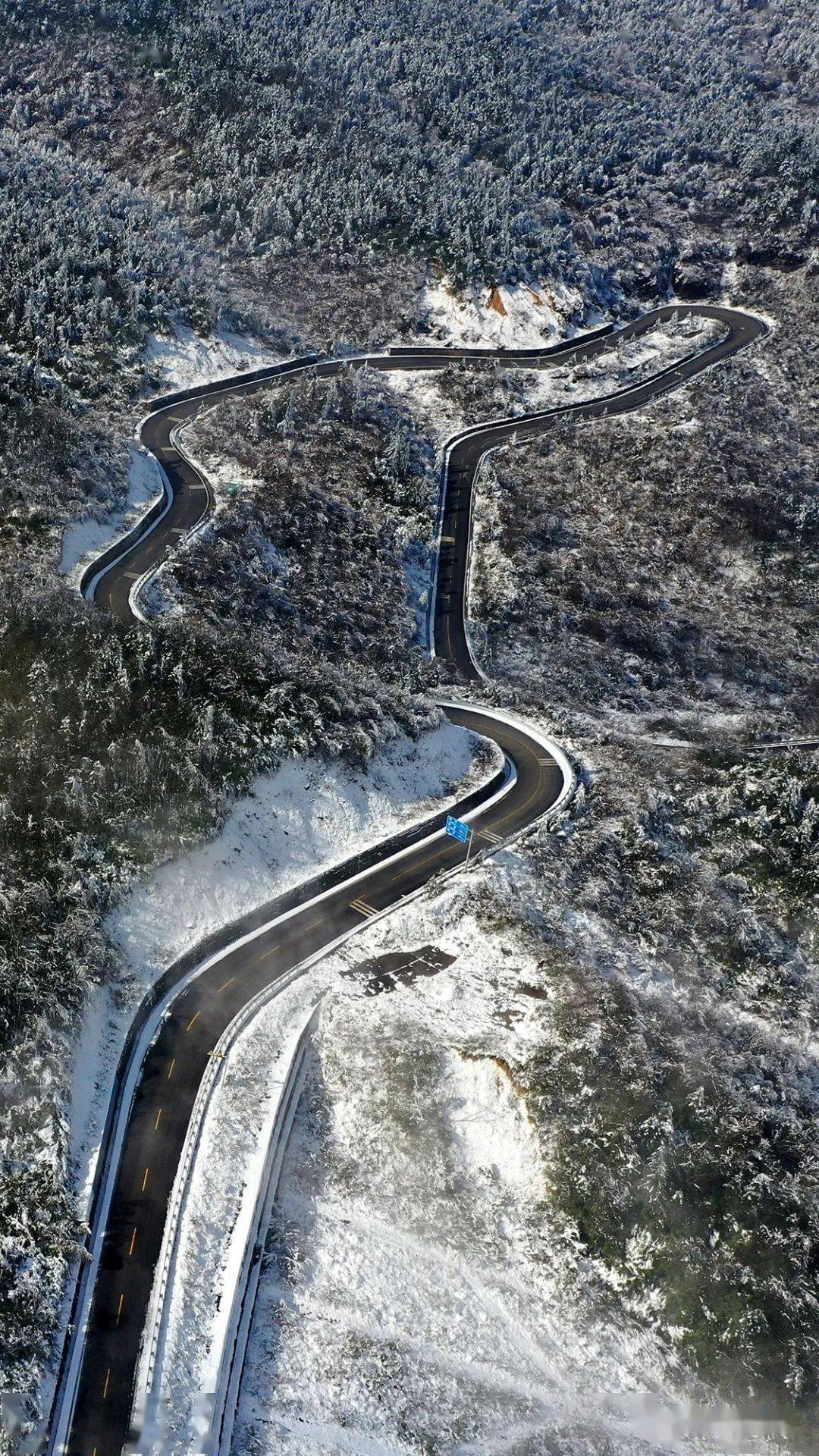 航拍丨那人那路冬管下的国道108线泥巴山段