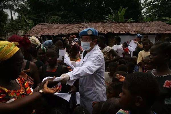 国际和平医院为主抽组,期间,他们出色完成了对当地村庄的潜蚤病防治