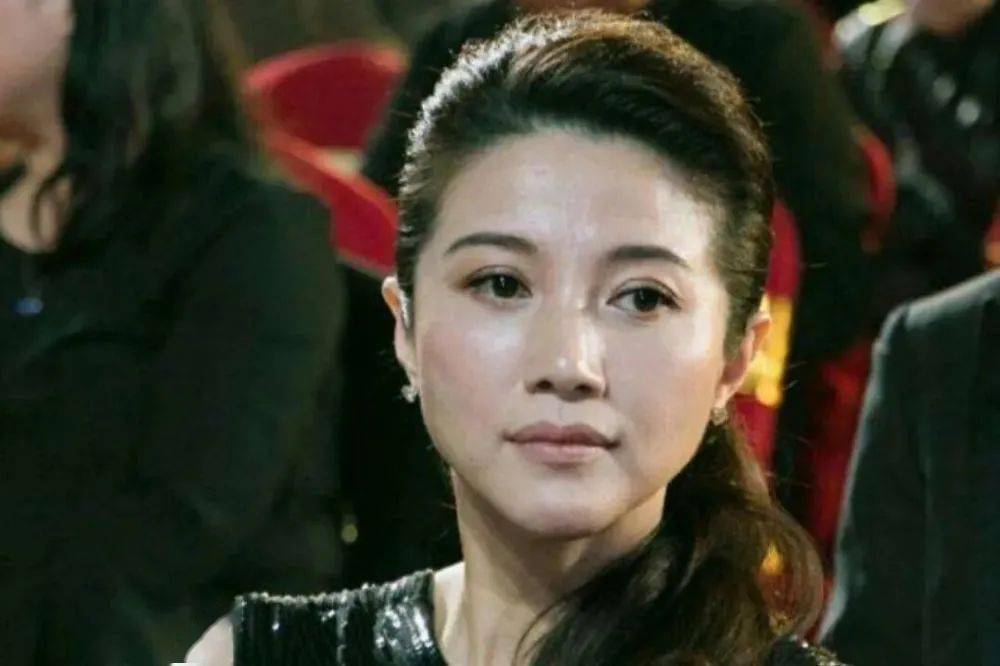 8夺影后却无戏可拍,为救母欠债几十万!_颜丙燕