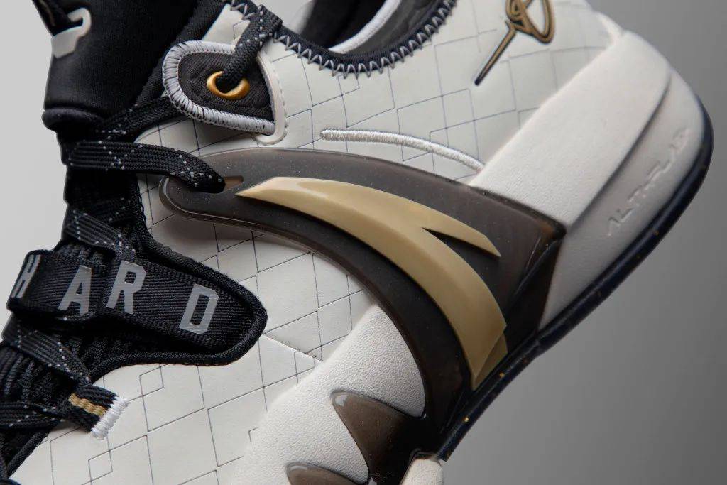 安踏ufo天体3抄袭全城9实锤