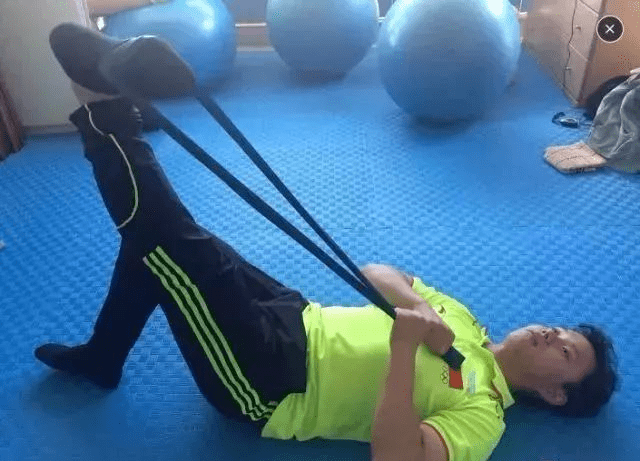 x型腿如何矫正?八个动作有效康复改善x型腿,坚持才有效!