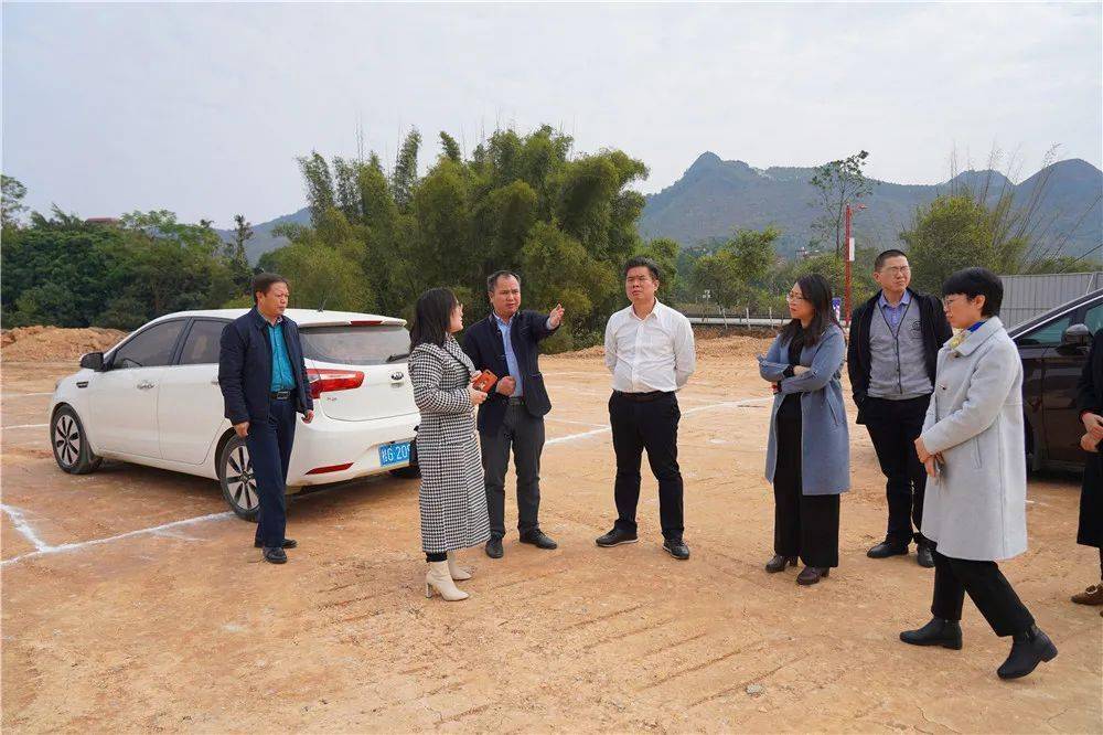 调研组在三江口(忻城县)茧丝绸全产业链项目现场调研县委常委,副县长