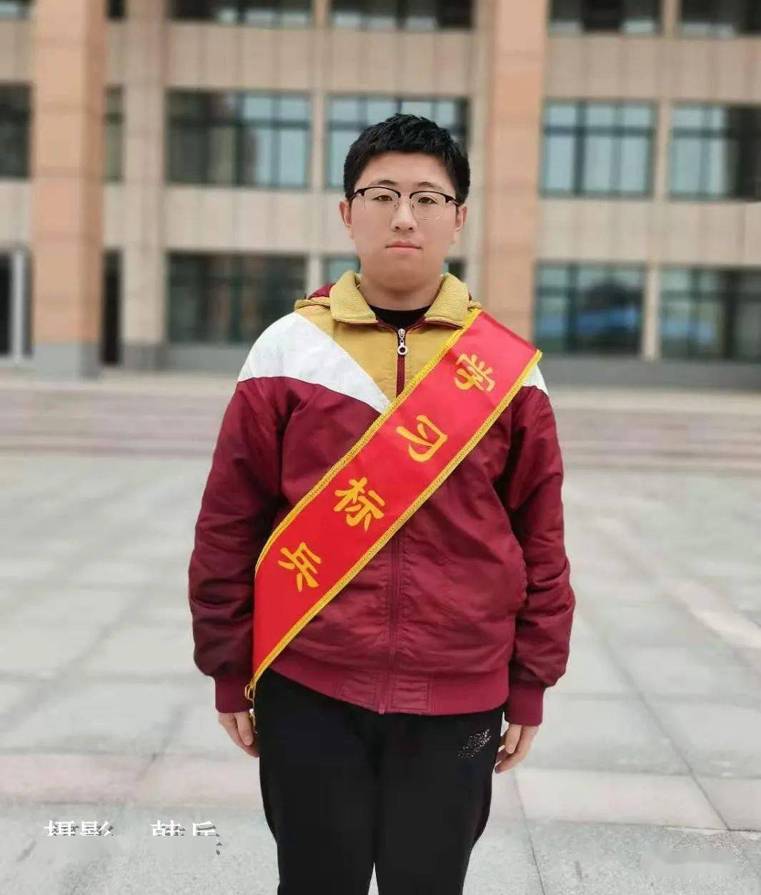 快讯!精彩图集:泗水一中在全校掀起学标兵赶先进学习热潮