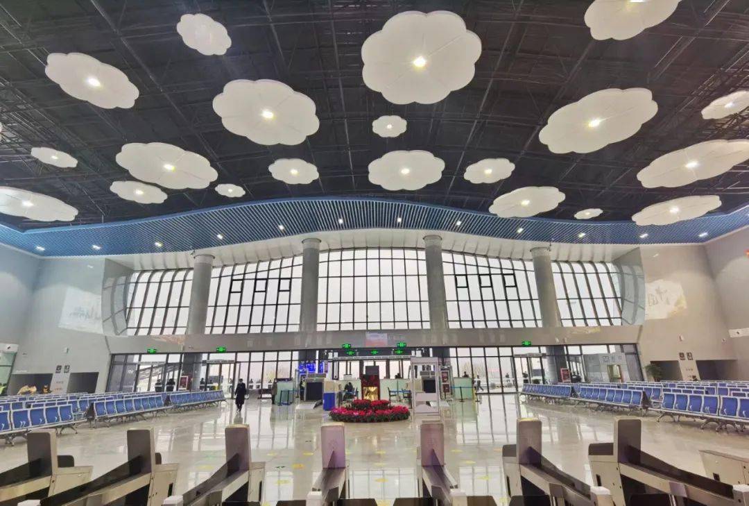 宝应高铁站以靓丽的容颜迎接八方旅客,期待您的到来