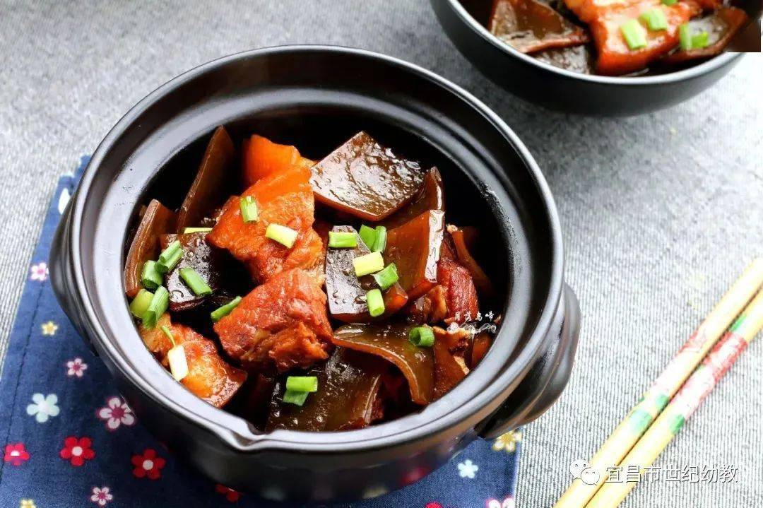 豬肝湯大米清飯,清炒雙花晚餐:蒙牛酸奶,艾侖小點心午點:手撕包白菜