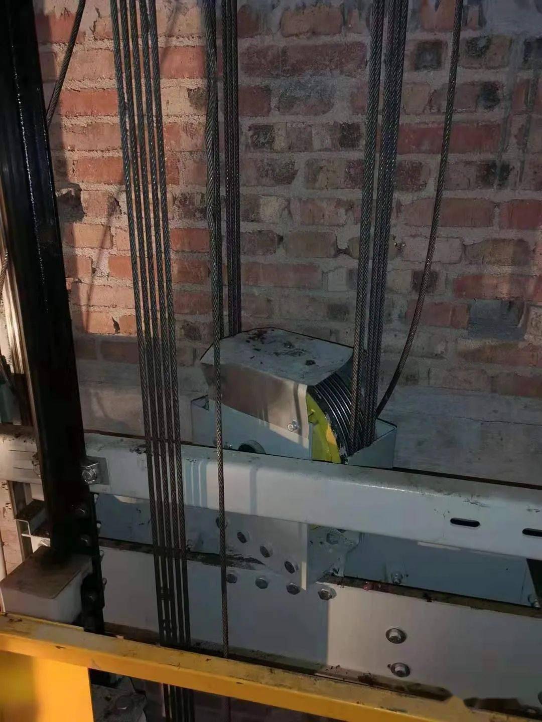 电梯人见过把靴衬牙装在对重里面吗