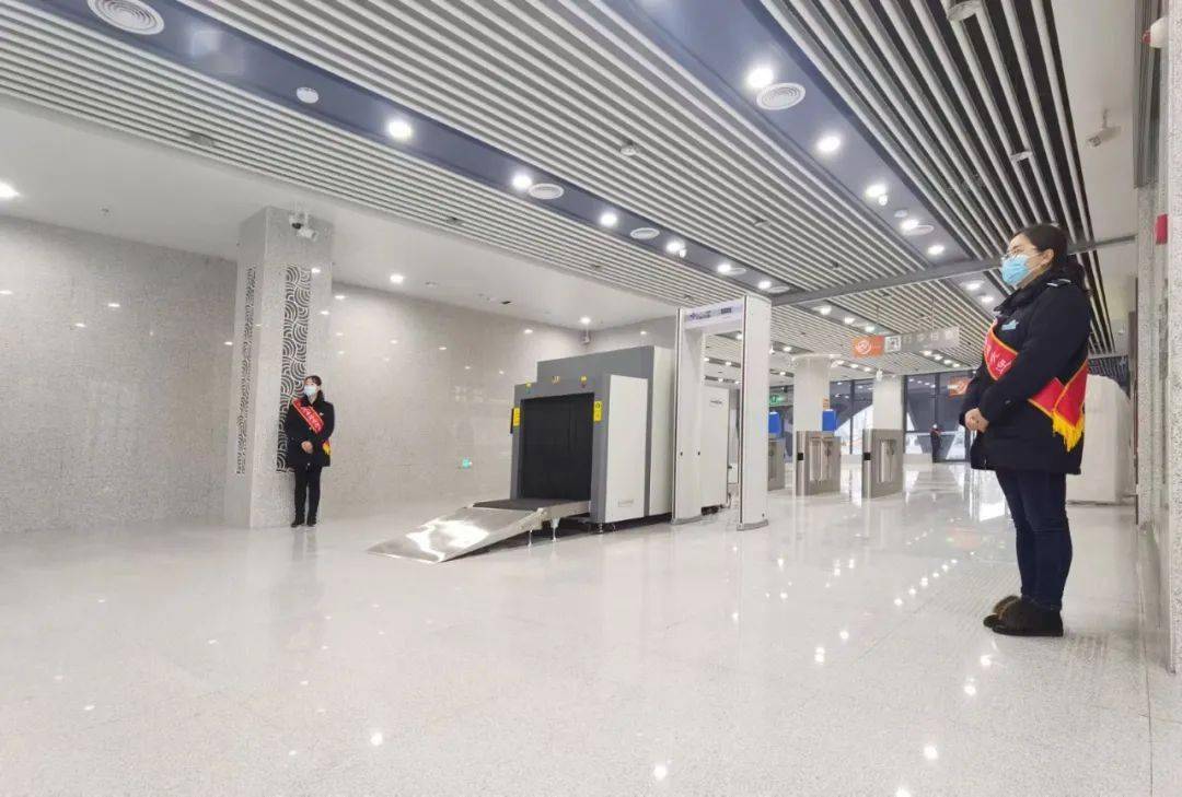 宝应高铁站以靓丽的容颜迎接八方旅客,期待您的到来