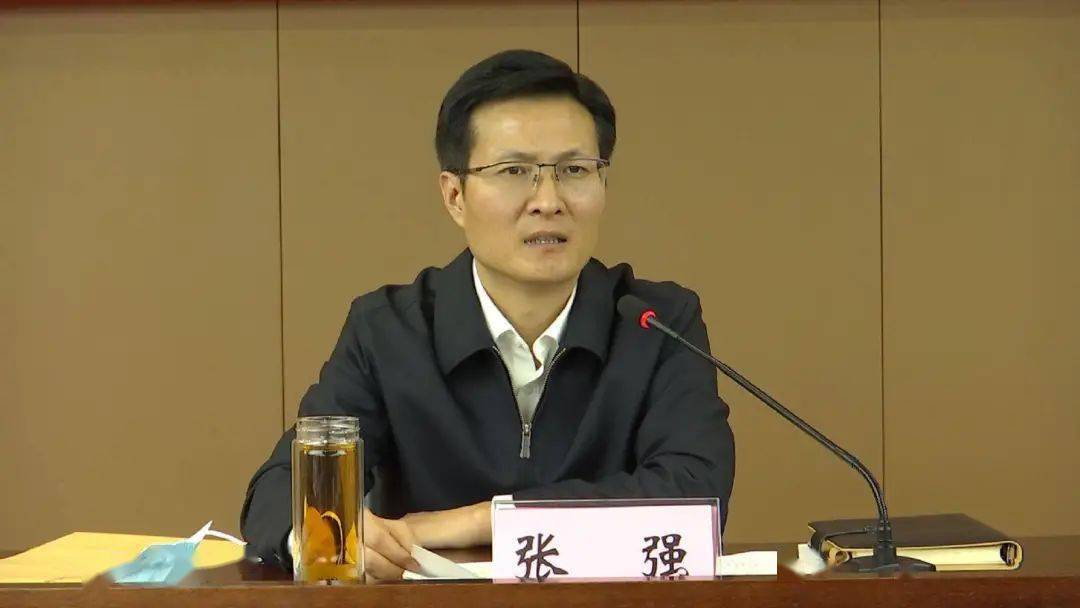 县委副书记张强,副县长张传超参加会议.