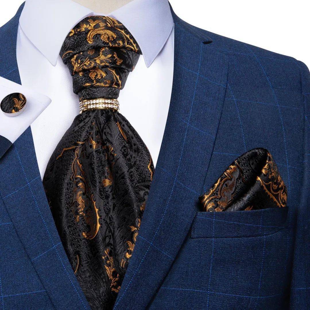 会打领带并不稀奇,这是身为绅士的必备条件,而领带的打法也不只一种