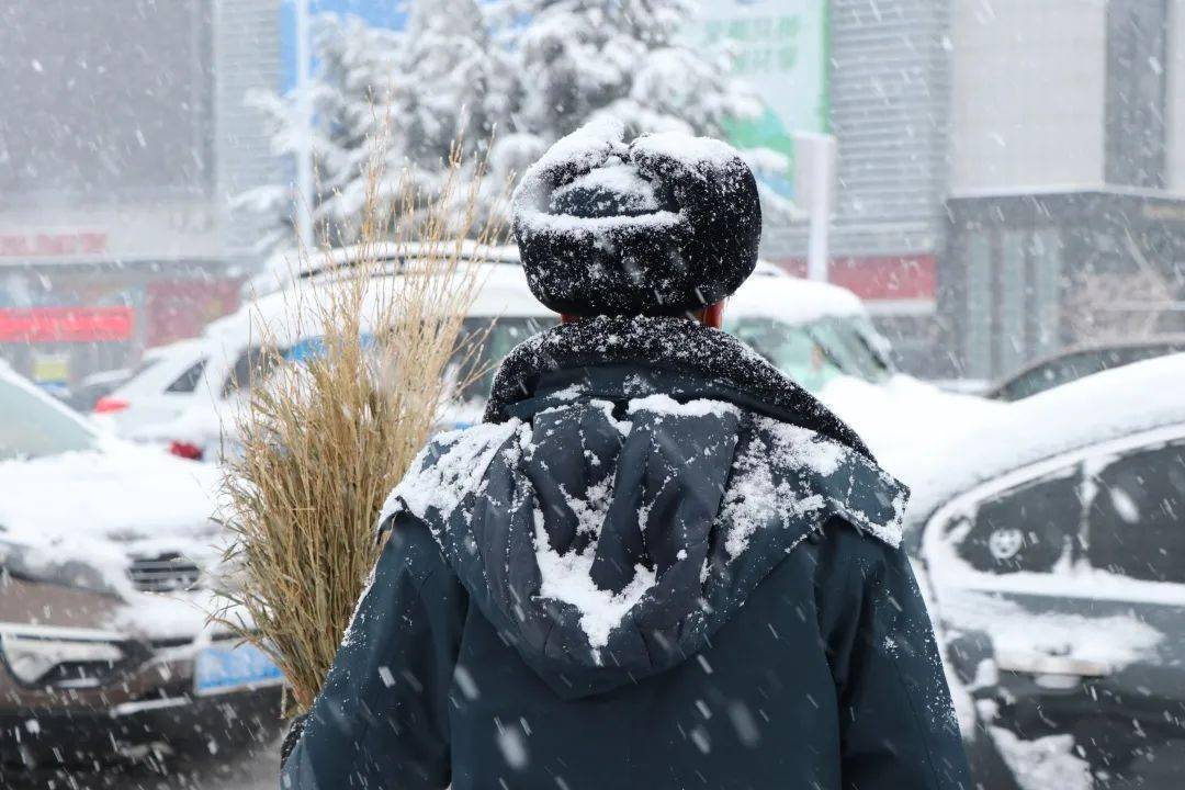 下雪的真实图片 有人图片