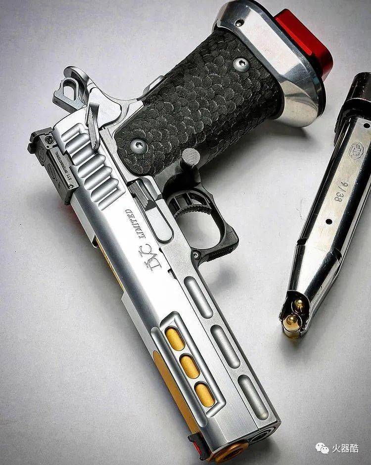 后台好多人喊看这个sti2011dvc系列手枪美图