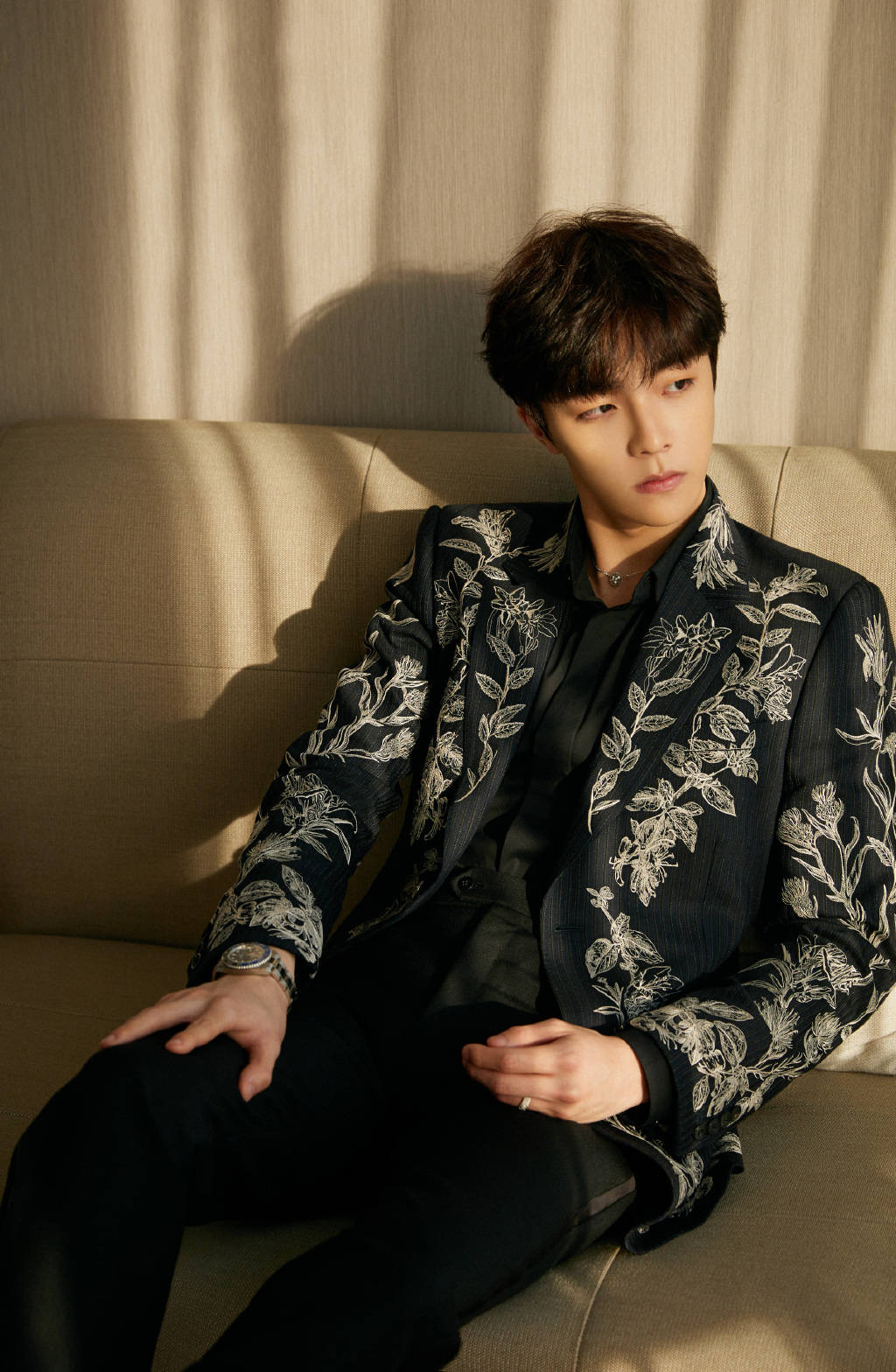 陈立农出席2020新浪时尚风格大赏荣获年度品牌影响力艺人奖