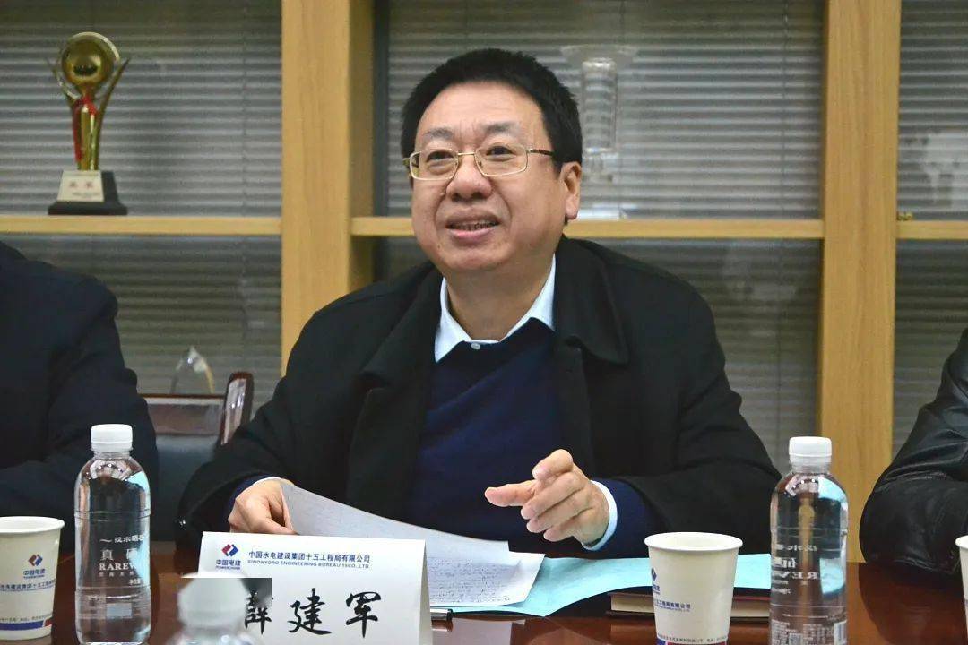 物资公司执行董事,党总支书记薛建军致欢迎辞看点一会议看点滑动查看