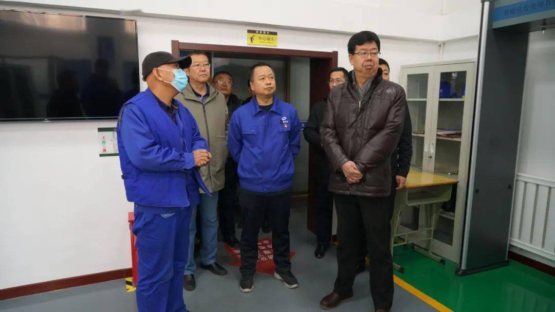 省人力资源和社会保障厅来银光集团调研_陈志平