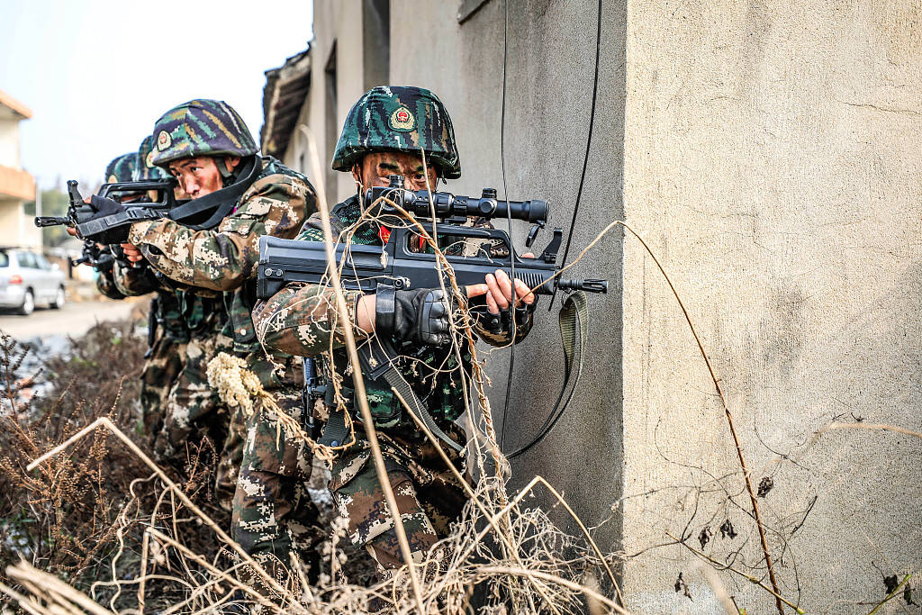 上海:武警特战队员开展极限"魔鬼周"训练