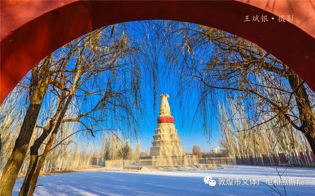 美景敦煌難得一見的白馬塔景區靜穆靚麗雪景