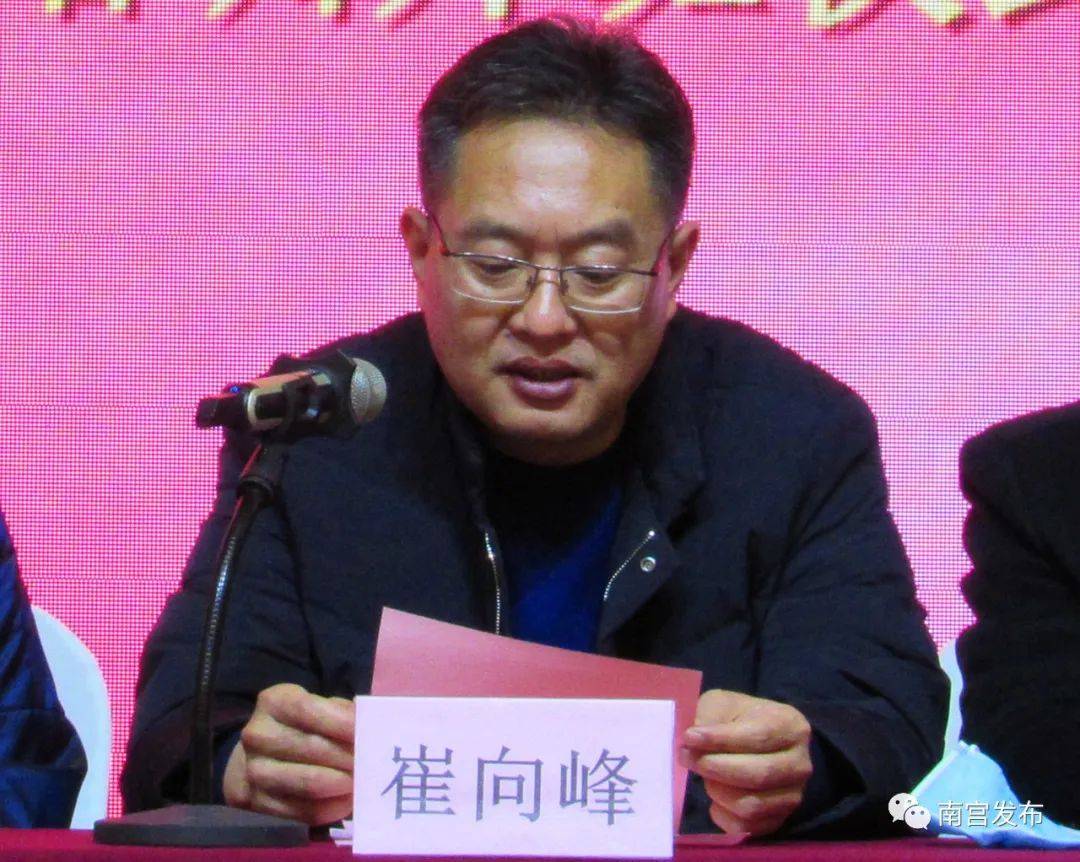 崔向峰代表南宫市委,市政府向各县(市,区)项目医院的医务工作者表示