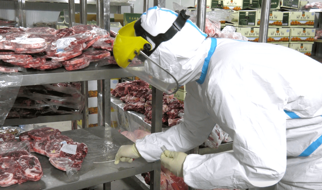 36人,冷链环境核酸检测16家,农贸市场环境核酸检测5家,对进口冷链牛肉