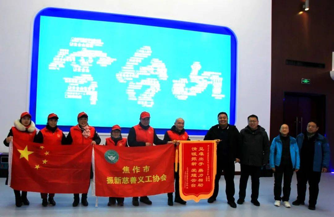 见难出手鼎力相助一面锦旗送到云台山