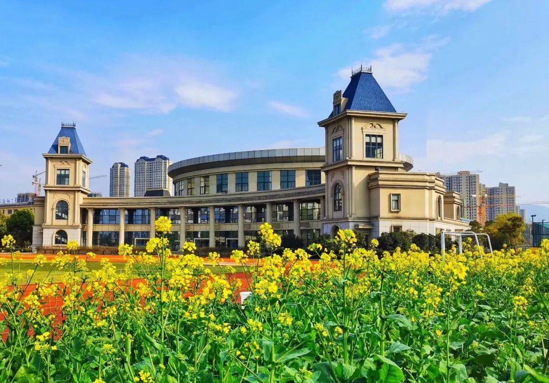 温州二外是温州市人民政府重点打造的"十大名校"之一,是隶属于温州市