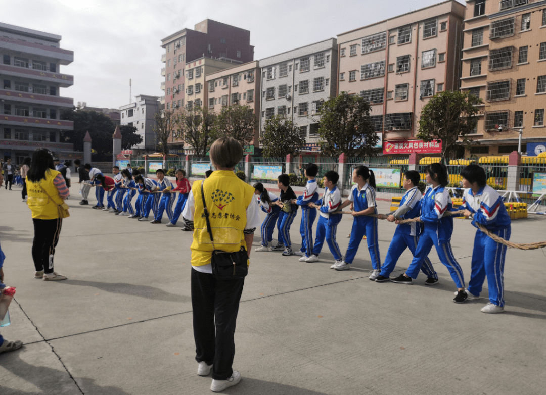 12月10日上午,红荔学校2020届《国标》监测体育运动会在大家的期待中