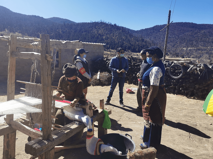 扶贫警察在理塘丨 刘永杰:自己的新车如今变成了旧车,挚爱的热拉村却