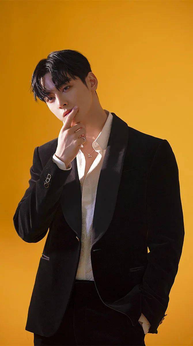 手机壁纸车银优