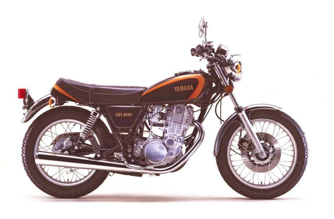 下图:2016 sr400 yamaha 摩托车公司成立六