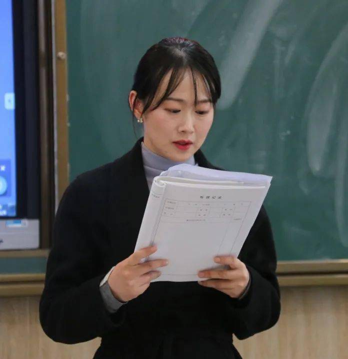 本期由韩娟,柯洁,张佩佩,陈优平四位老师代表各组进行当堂评课.