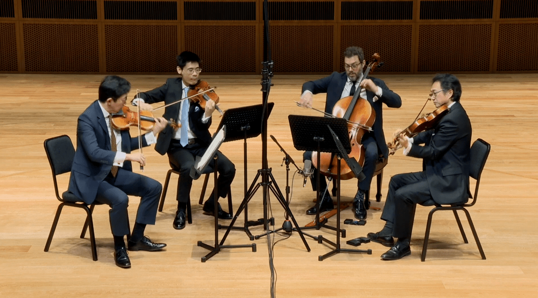 中提琴家孙扬,大提琴家陈小龙带来贝多芬的弦乐三重奏,弦乐四重奏作品