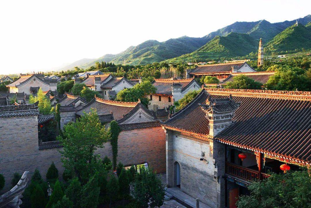 人们想到得多是南徽北晋,其实关中秦风琴韵的建筑风格更胜一筹,只不过