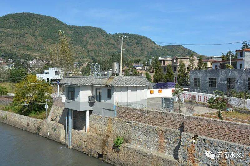 曲靖分局河边站开展测验断面整治工作