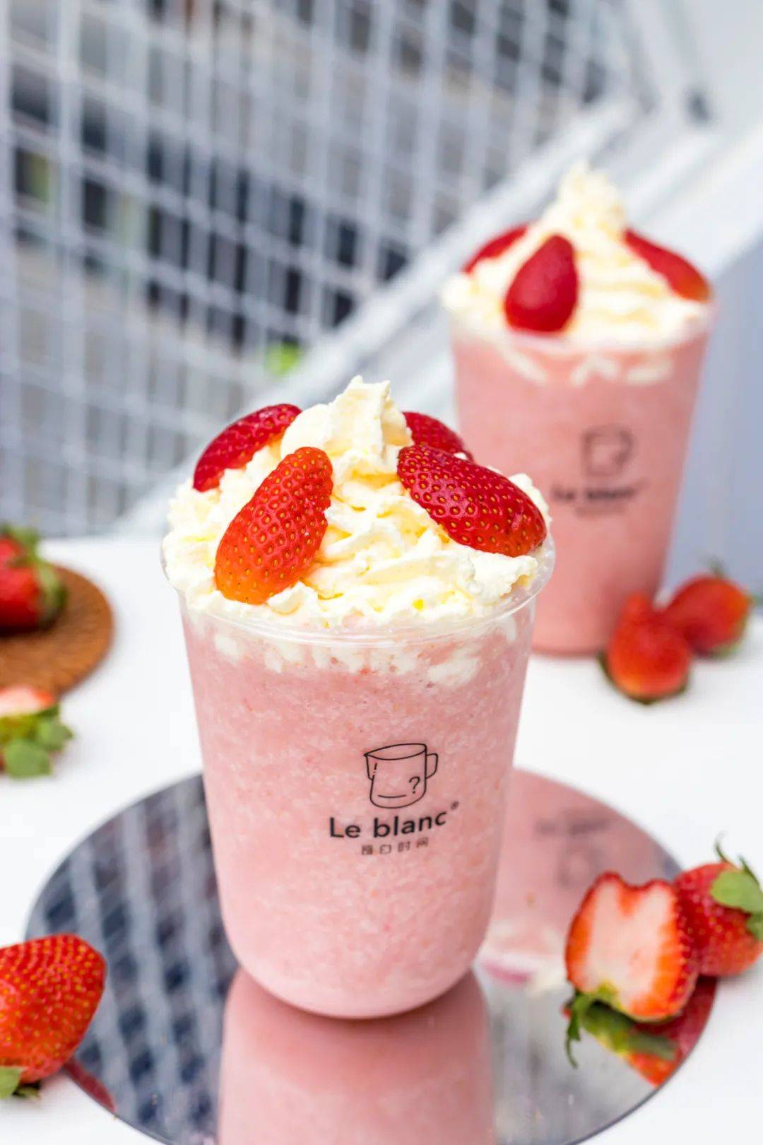 被催着上新的【十颗草莓茶】,排队到中华城了._奶茶