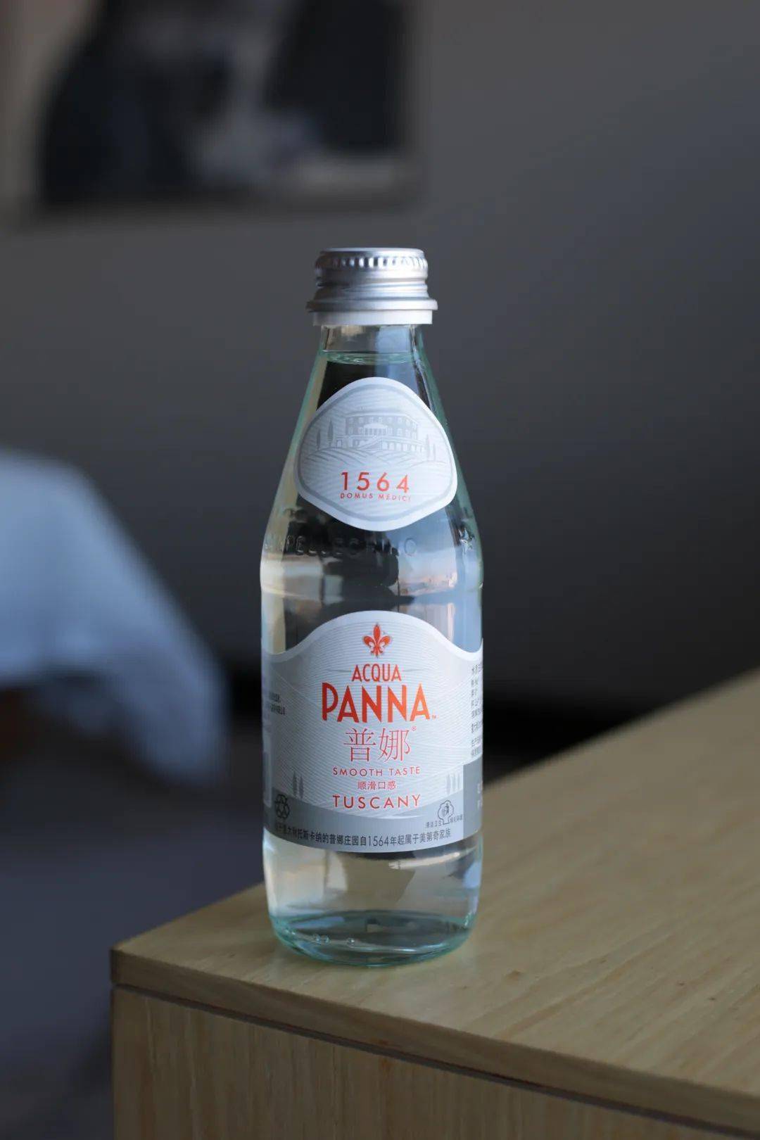 质感,英国 oliver hemming 定制的蓝牙音箱闹钟,意大利 acqua panna