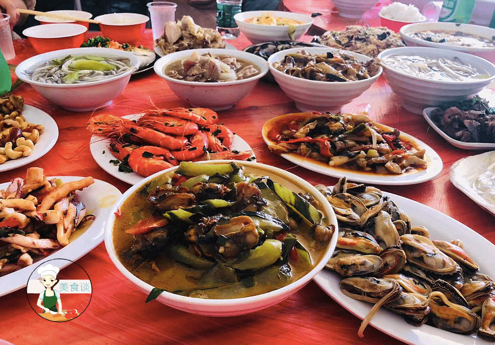 农村700一桌的宴席,满满一桌子菜,网友:真实惠,饭店至少上千