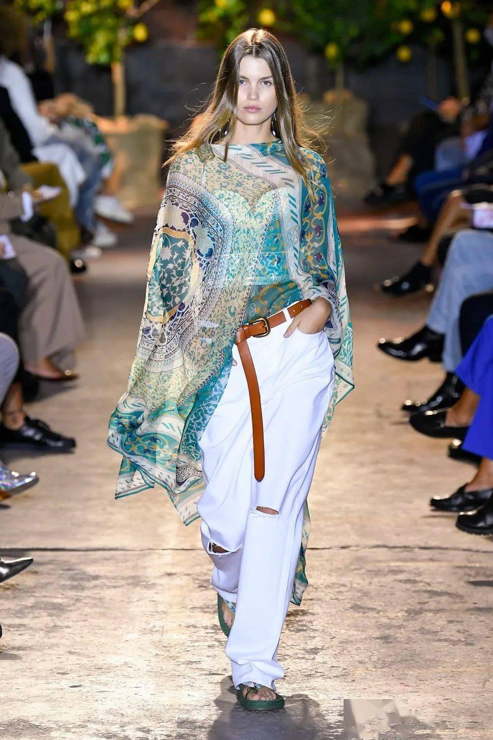 时装秀etro2021年春夏季女士时装秀迷离万变佩斯里尽享里维埃拉风格的