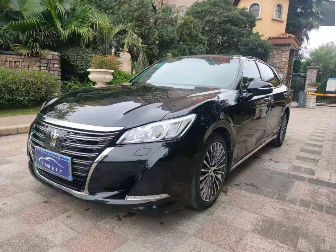 精品车源2018年丰田皇冠运动版月供只需4668元